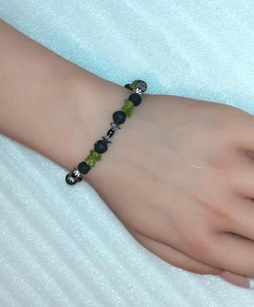 Kralenarmband zwarta lava en groene olivijn  beschikbaar voor biedingen