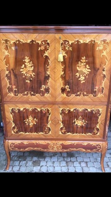 antieke Louis XV kast  beschikbaar voor biedingen
