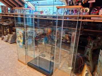 Lot de trois vitrines  (voir le discriptif) beschikbaar voor biedingen