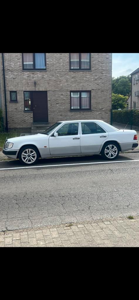 Mercedes E250 d ancêtres & E230, Auto's, Mercedes-Benz, Bedrijf, E-Klasse, Airconditioning, Diesel, Berline, Wit, Zwart, Leder