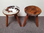 Paar vintage houten krukjes met dierenhuid, Ophalen, Gebruikt, Hout