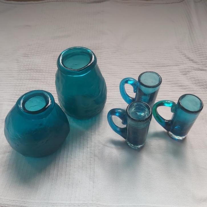 Petits vases et pts verres turquoises, Collections, Verres & Petits Verres, Utilisé, Autres types, Enlèvement