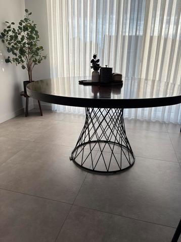 Ronde eettafel 140cm, massief walnoothout beschikbaar voor biedingen