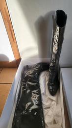 Bottes Bruphils, Enlèvement