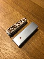 Victorinox Huntsman Desert camo 1.3713.941, Collections, Objets militaires | Général, Autres, Enlèvement ou Envoi