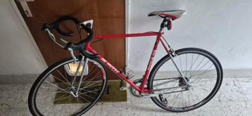 Koersfiets perfecte staat beschikbaar voor biedingen