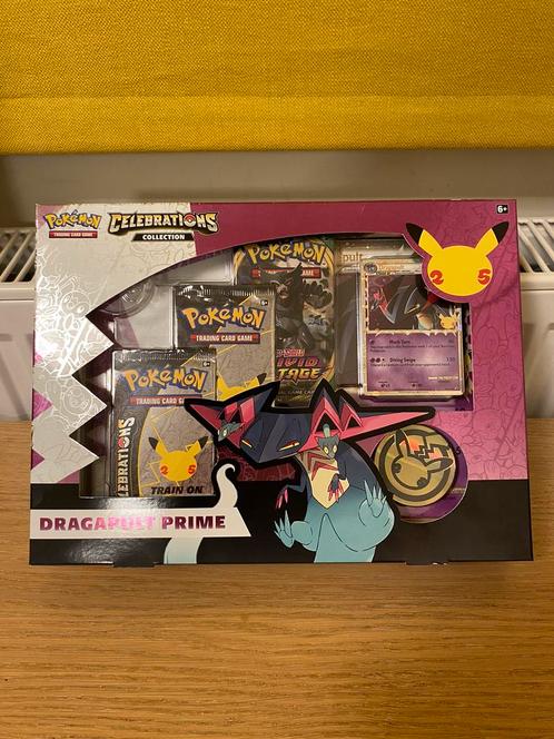 Dragapult Prime Box (SEALED) - Pokemon kaarten, Hobby en Vrije tijd, Verzamelkaartspellen | Pokémon, Nieuw, Losse kaart, Foil