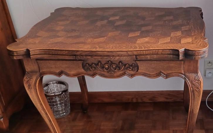 Table élégante de style., Antiquités & Art, Antiquités | Meubles | Tables, Enlèvement