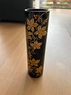 Prularia in kristal en metaal, Enlèvement