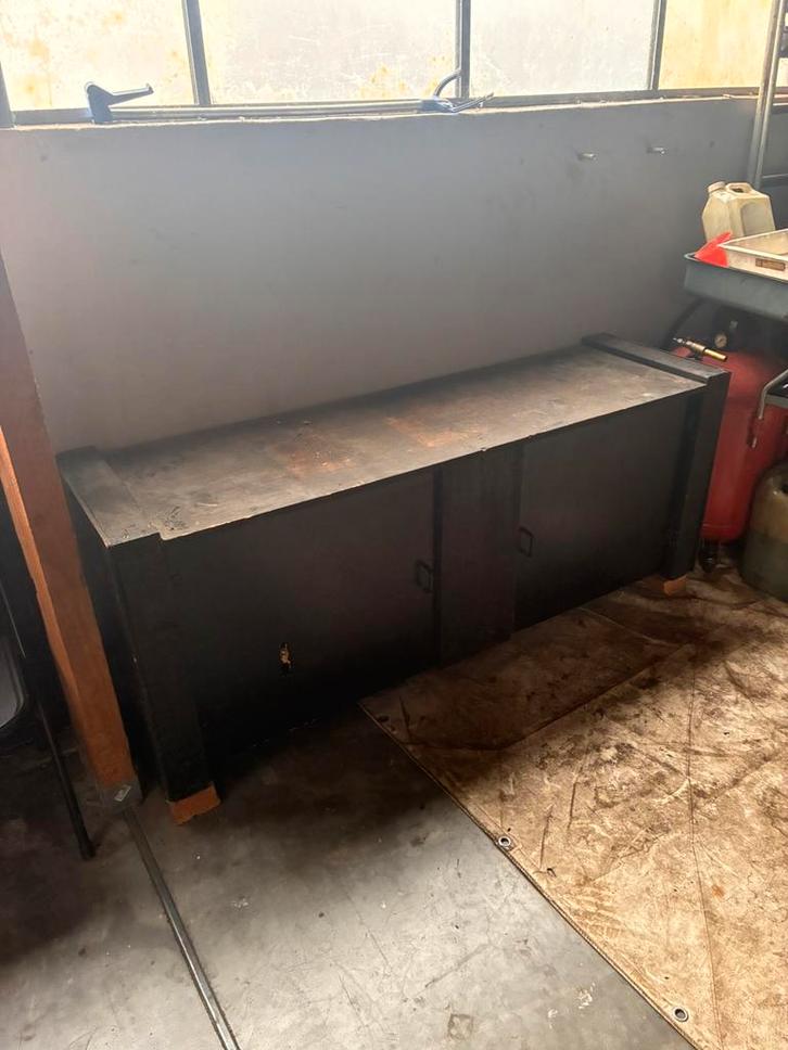 Houten kast , brommer tafel , werkbank, Tuin en Terras, Bergingen en Tuinkasten, Gebruikt, Ophalen