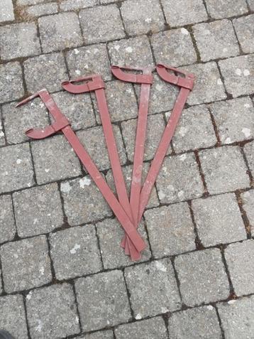 metsersprofiel haak  4 stuks , 1 maal gebruikt  beschikbaar voor biedingen