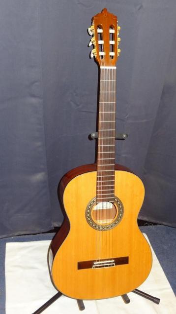 klassieke akoestische gitaar Artesano beschikbaar voor biedingen