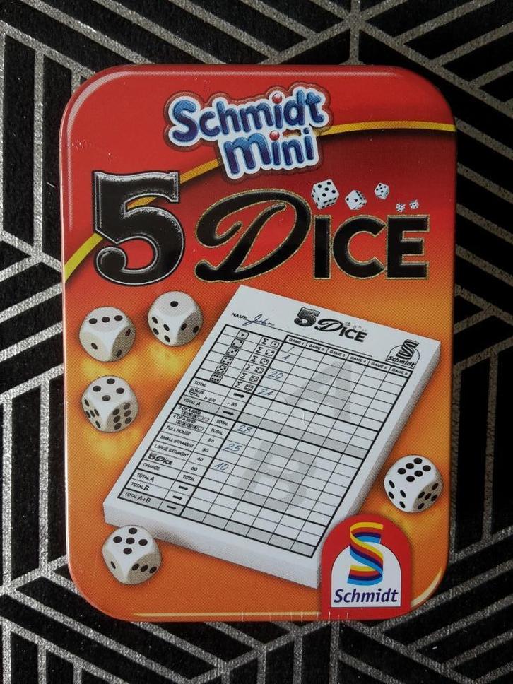 Nieuw spel 5 Dice, Schmidt, 2-8 spelers, + 1 gratis promo, Hobby en Vrije tijd, Gezelschapsspellen | Bordspellen, Nieuw, Reisspel