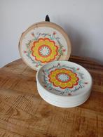 8 retro kaasborden in originele doos, Keramiek, Ophalen of Verzenden, Zo goed als nieuw, Bord(en)