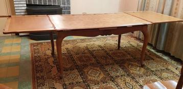 Eiken eettafel met 2 verlengstukken beschikbaar voor biedingen