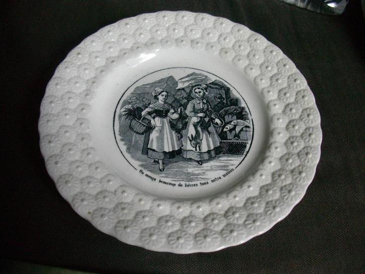 Ancienne assiette " parlante " - faïence Boch, Antiek en Kunst, Antiek | Wandborden en Tegels, Ophalen of Verzenden
