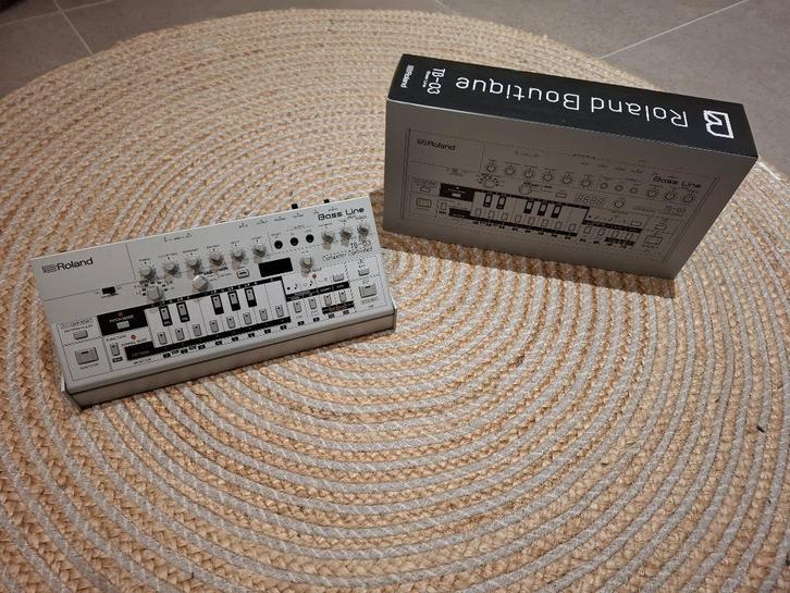 Roland TB-03 synthesizer, Muziek en Instrumenten, Synthesizers, Roland, Ophalen