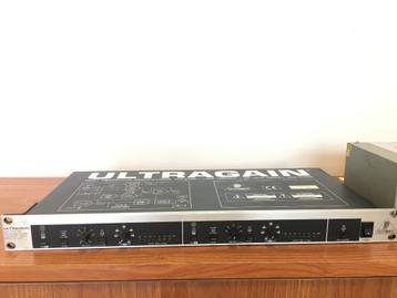 Behringer Ultragain Mic 2000 (+ externe stroomtoevoer) beschikbaar voor biedingen