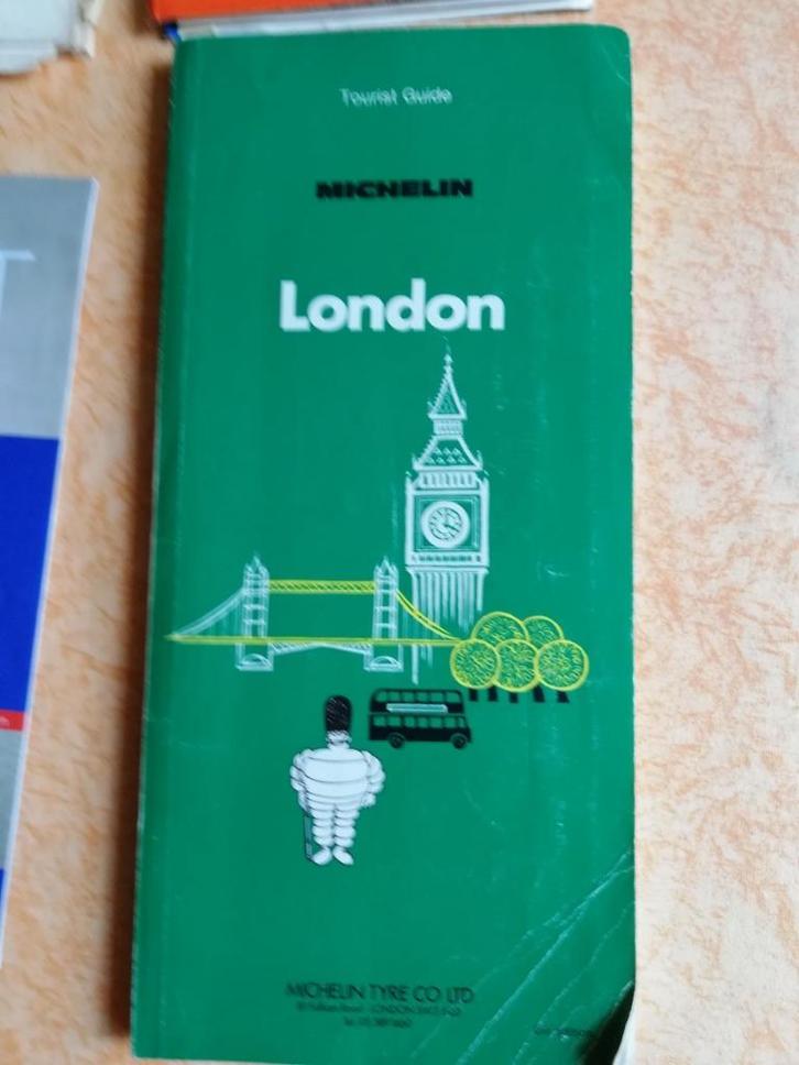 BUNDEL LONDEN EN OMGEVING, 2 boeken, mappen en folders, Boeken, Reisgidsen, Gelezen, Reisgids of -boek, Europa, Michelin, Ophalen of Verzenden