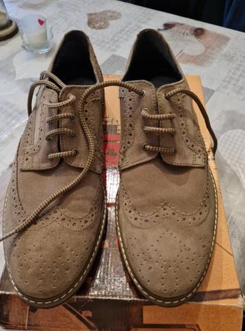 Belles chaussures en daim. Pointure 45, Chaussures à lacets, Comme neuf, Brun, Envoi