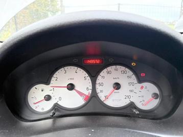 Peugeot 206 pour piece ou a reparer beschikbaar voor biedingen