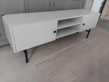 tv meubel in lichte beige kleur met zwart staal 155 cm beschikbaar voor biedingen