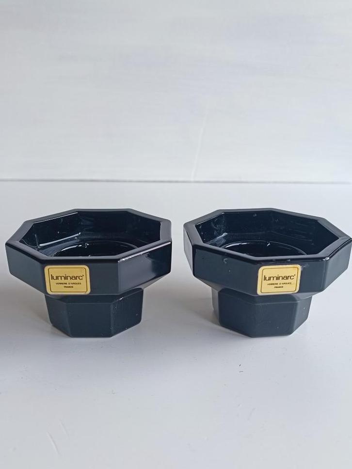 Set van 2 Luminarc zwarte kandelaars - vintage persglas, Antiek en Kunst, Antiek | Kandelaars, Glas, Ophalen of Verzenden