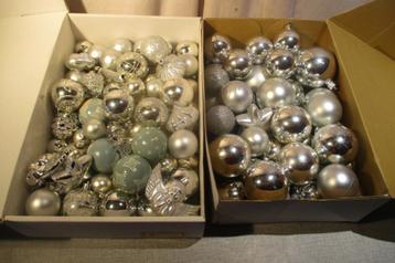 Mooie Partij van Zilverkleurige Kerstballen