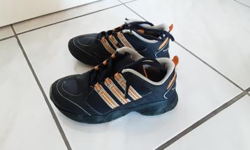 Basket Adidas taille 31 beschikbaar voor biedingen