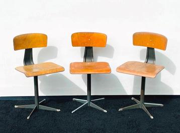 3 Vintage industrieel stijl stoelen