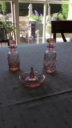 Antieke parfumflesjes en ringhouder, Ophalen