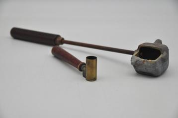 Gieter voor loden kogels + meetinstrument poeder beschikbaar voor biedingen