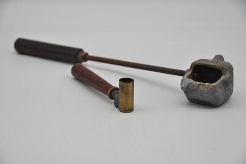 Gieter voor loden kogels + meetinstrument poeder, Verzamelen, Militaria | Algemeen, Ophalen of Verzenden