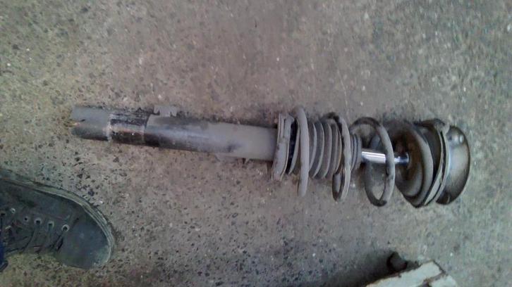 Amortisseur avant gauche BMW E87 1.6i 85kw 2004-2006, Autos : Pièces & Accessoires, Suspension & Châssis, BMW, Utilisé, Enlèvement