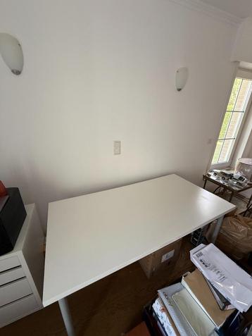 Ikea bureau beschikbaar voor biedingen
