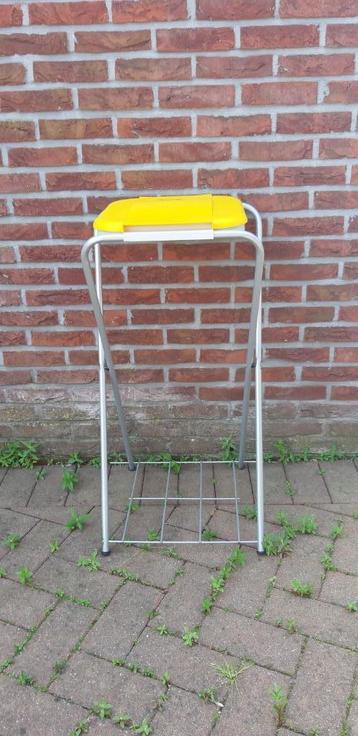 Vuilzakhouder beschikbaar voor biedingen