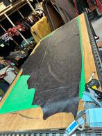 Donker bruin camo halve huid 1.2mm iets stug en glad nr 2, Hobby en Vrije tijd, Ophalen of Verzenden, Bruin