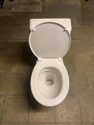 Toilet staand beschikbaar voor biedingen