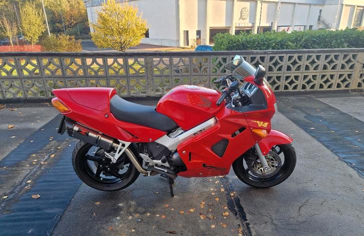 Honda VFR 800 fi, Motoren, Motoren | Honda, Particulier, meer dan 35 kW, 4 cilinders, Motorrijbewijs A, Sportuitlaat, Ophalen