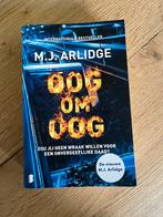 Oog om oog van M.J. Arlidge, Livres, Thrillers, Comme neuf, Enlèvement ou Envoi