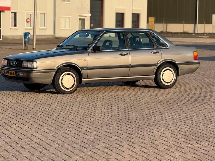 Audi 90 - 1.6 Turbo diesel - 1986 - B2, Auto's, Oldtimers, Particulier, Elektrische ramen, Audi, Diesel, Berline, 4 deurs, Handgeschakeld