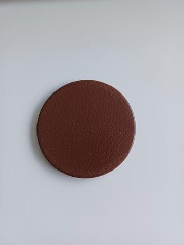 DELVAUX Bruine ronde spiegel met logo beschikbaar voor biedingen