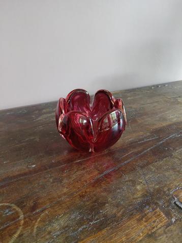 glazen bloembowl beschikbaar voor biedingen