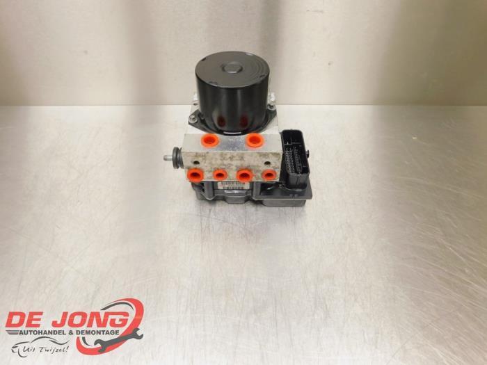 Pompe ABS d'un Skoda Fabia, Autos : Pièces & Accessoires, Électronique & Câbles, Skoda, Utilisé, 3 mois de garantie, Enlèvement ou Envoi