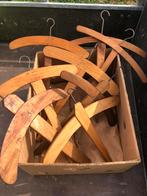 Ancien Cintres en bois, Enlèvement