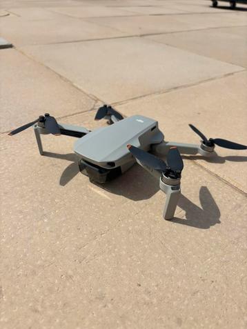 Dji mini 2 Fly More Combo NIEUWSTAAT beschikbaar voor biedingen