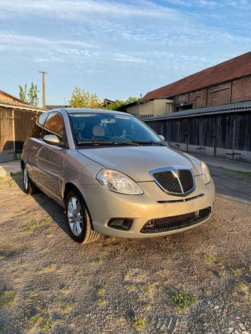 Lancia Ypsillon 2008 essence 107dkm, Autos, Lancia, Achat, Beige, 5 places, Particulier