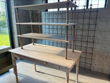 Bureau + rek in hout beschikbaar voor biedingen