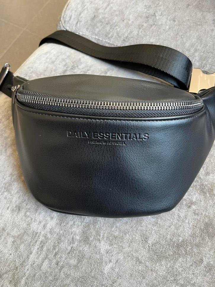Sac banane, Handtassen en Accessoires, Tassen | Schoudertassen, Zo goed als nieuw, Zwart, Leer, Ophalen of Verzenden
