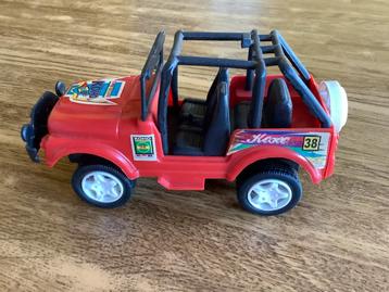 Kleine jeep beschikbaar voor biedingen
